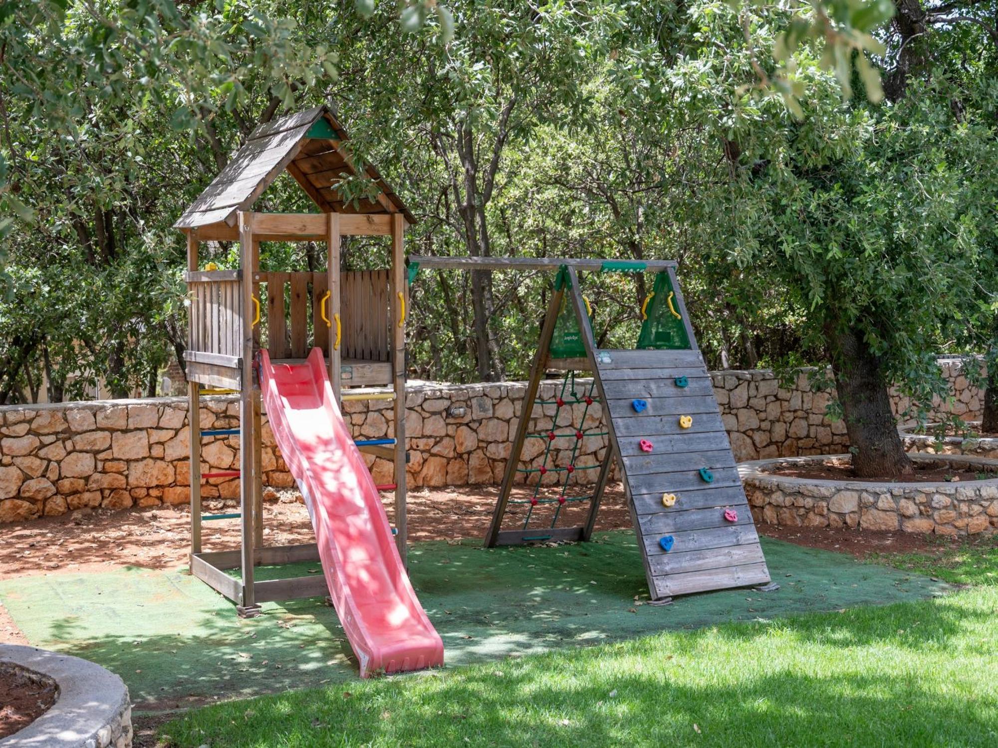 Villa Ellie - Heated Pool, Playground, Garden & Bbq! Vederoi Ngoại thất bức ảnh